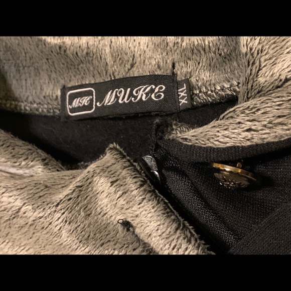 NWOT MEN’S MUKE HOODIE. - Picture 3 of 12